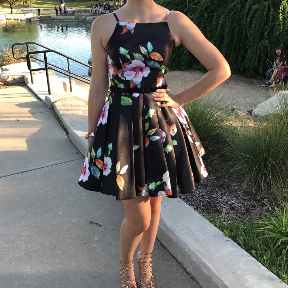 Dave & Johnny Black Floral Dress Size 3/4